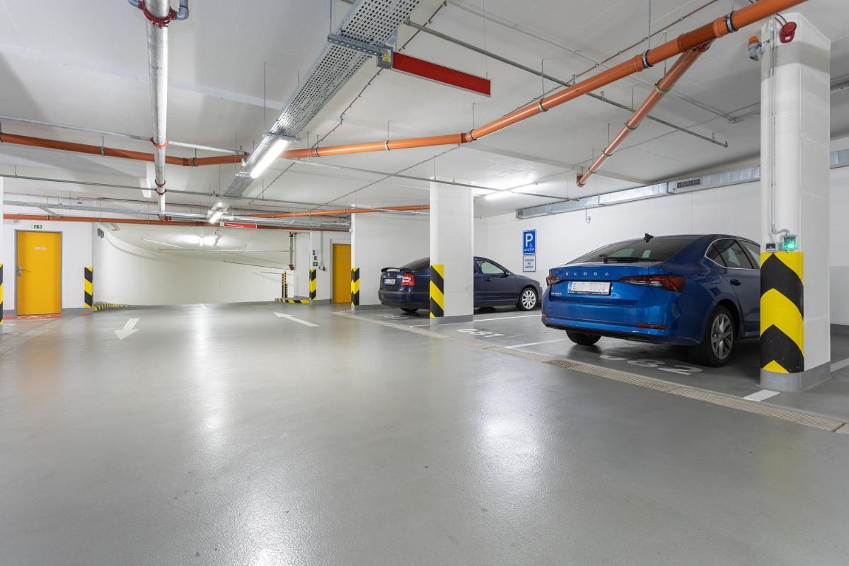 פראג Yellow Apartment With Parking מראה חיצוני תמונה