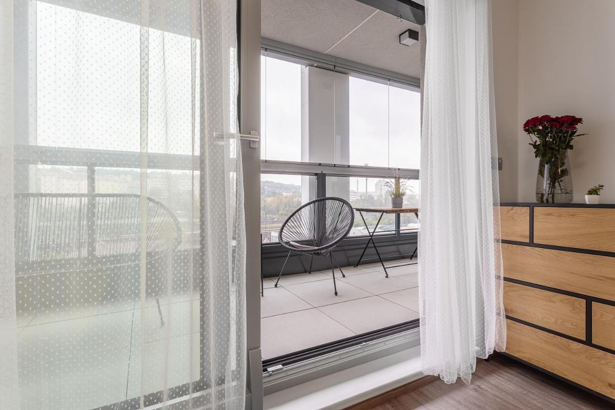 פראג Yellow Apartment With Parking מראה חיצוני תמונה