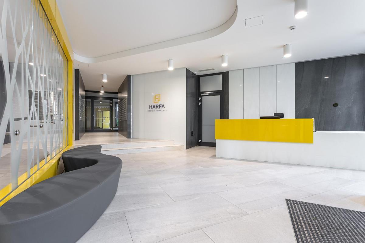 פראג Yellow Apartment With Parking מראה חיצוני תמונה
